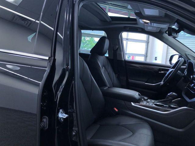 Photo of 2024 Black Toyota Highlander