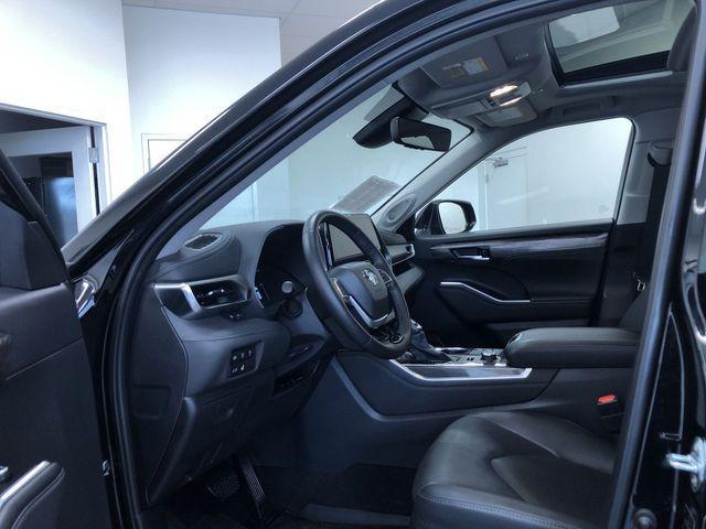 Photo of 2024 Black Toyota Highlander