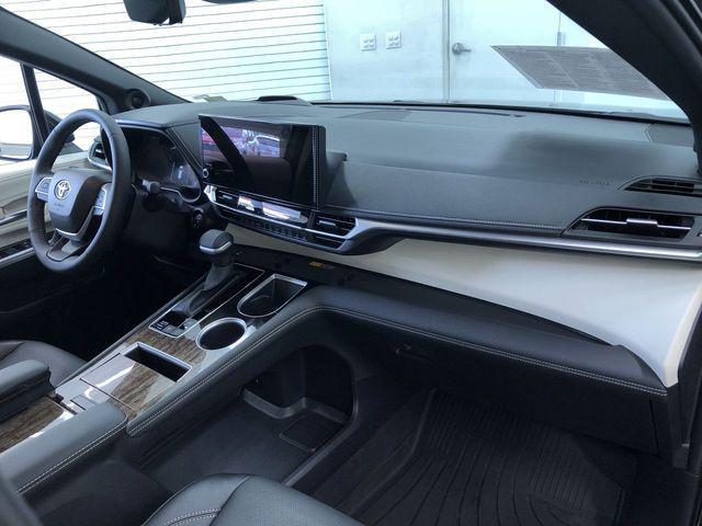 Photo of 2025 Midnight Black Metallic Toyota Sienna