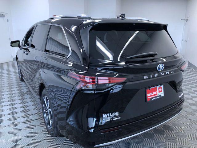 Photo of 2025 Midnight Black Metallic Toyota Sienna