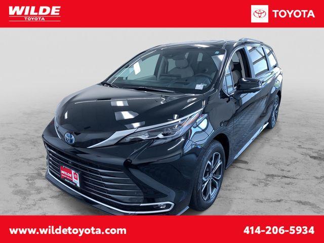 Photo of 2025 Midnight Black Metallic Toyota Sienna