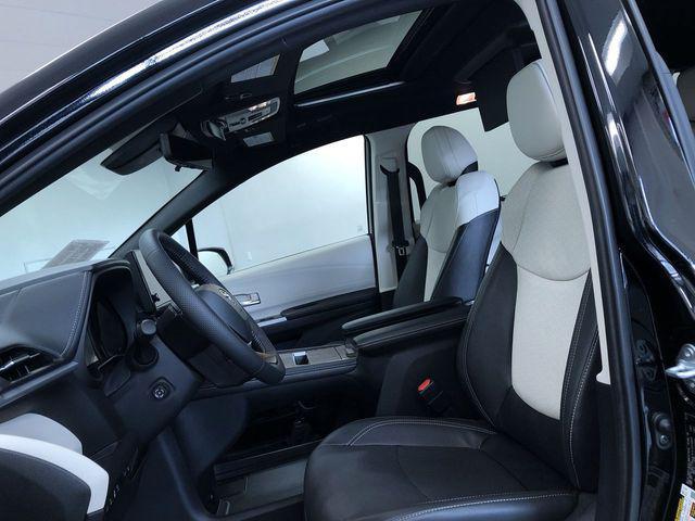 Photo of 2025 Midnight Black Metallic Toyota Sienna