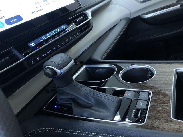 Photo of 2025 Midnight Black Metallic Toyota Sienna