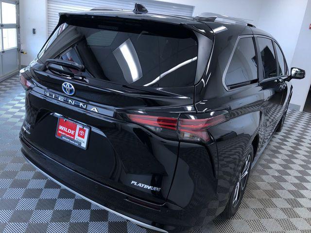 Photo of 2025 Midnight Black Metallic Toyota Sienna