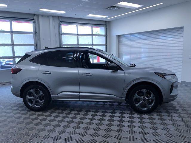 Photo of 2024 Silver Metallic Ford Escape