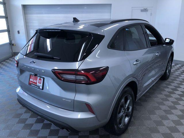 Photo of 2024 Silver Metallic Ford Escape