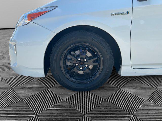 Photo of 2015 Blizzard Pearl Toyota Prius