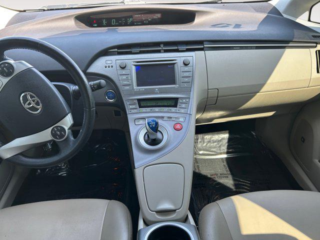 Photo of 2015 Blizzard Pearl Toyota Prius