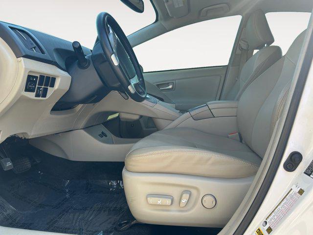Photo of 2015 Blizzard Pearl Toyota Prius