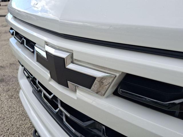 Photo of 2022 Summit White Chevrolet Silverado 1500