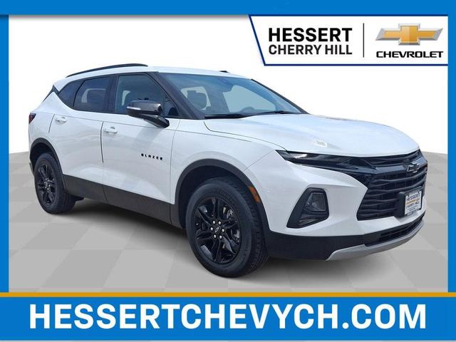 Photo of 2022 Summit White Chevrolet Blazer