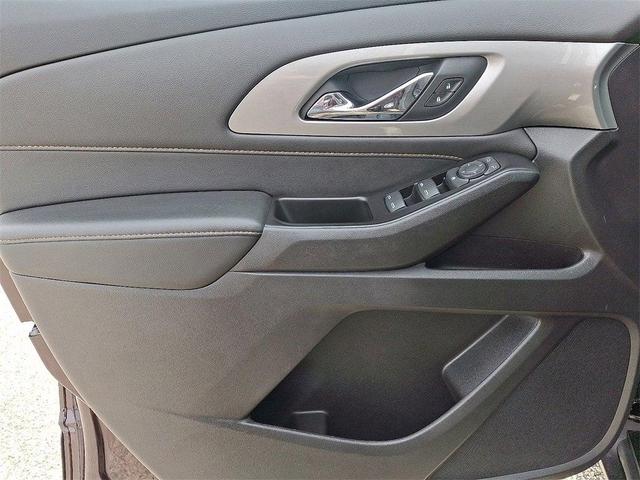 Photo of 2019 Black Currant Metallic Chevrolet Traverse
