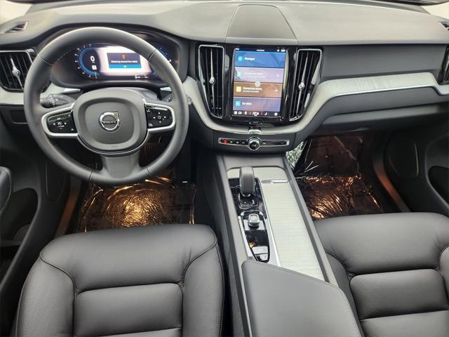 Photo of 2025 Deniumblue Volvo XC60 Plug-In Hybrid