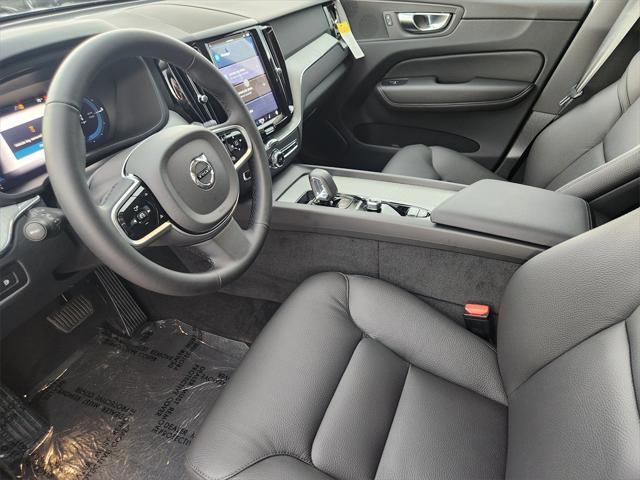 Photo of 2025 Deniumblue Volvo XC60 Plug-In Hybrid
