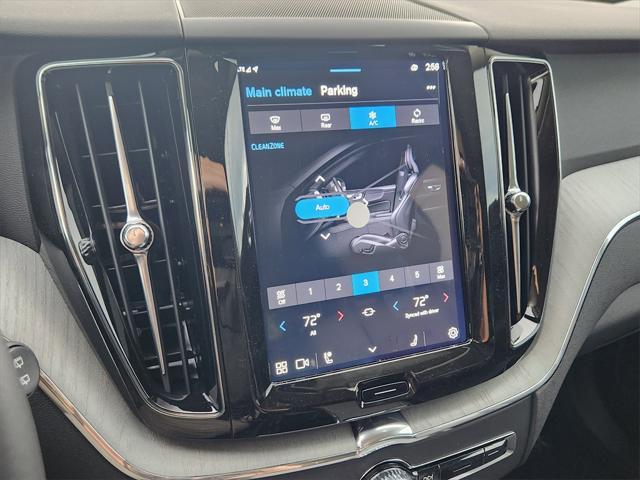 Photo of 2025 Deniumblue Volvo XC60 Plug-In Hybrid