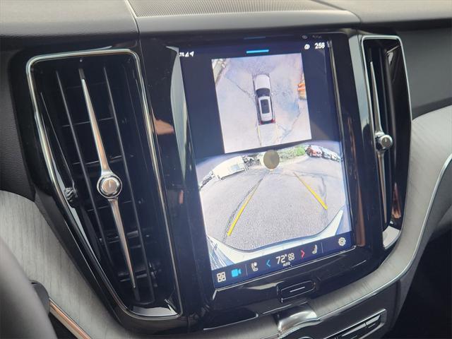Photo of 2025 Deniumblue Volvo XC60 Plug-In Hybrid