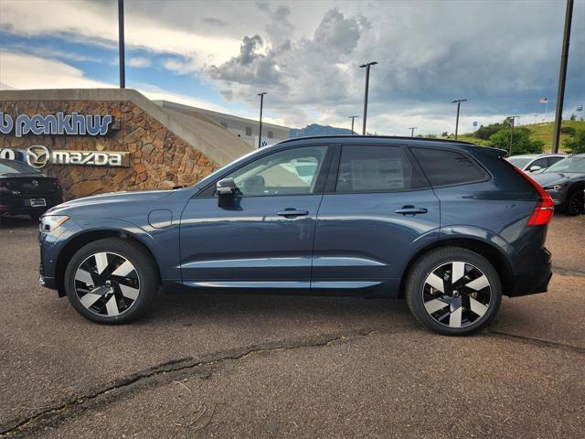 Photo of 2025 Deniumblue Volvo XC60 Plug-In Hybrid