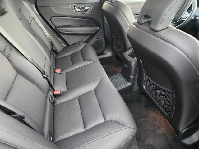 Photo of 2025 Deniumblue Volvo XC60 Plug-In Hybrid