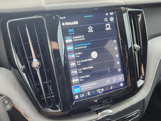 Photo of 2025 Deniumblue Volvo XC60 Plug-In Hybrid