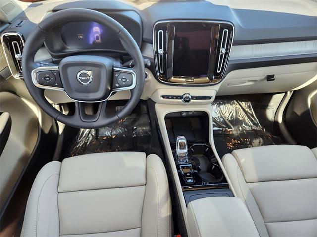Photo of 2025 Fusionred Volvo XC40