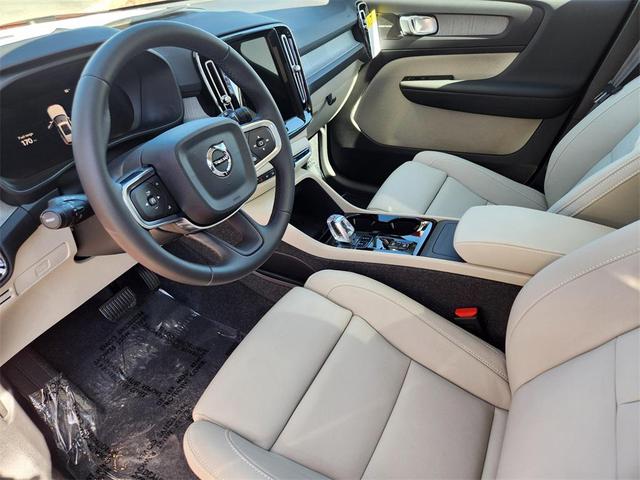 Photo of 2025 Fusionred Volvo XC40