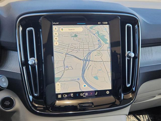 Photo of 2025 Fusionred Volvo XC40
