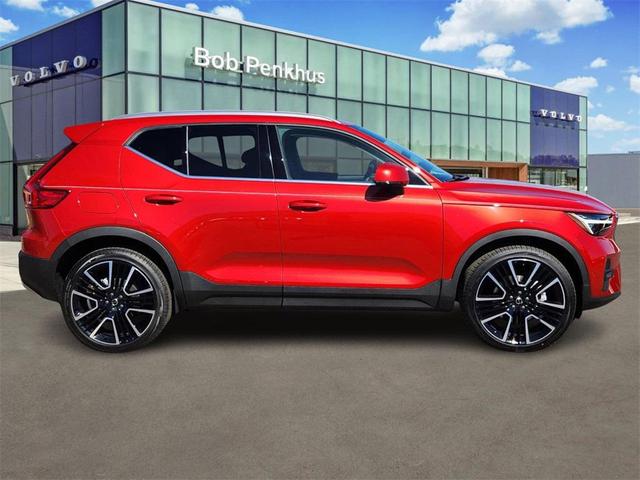 Photo of 2025 Fusionred Volvo XC40