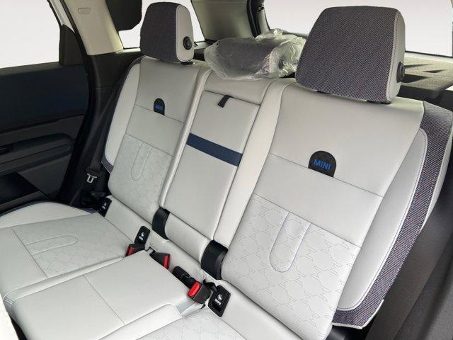Photo of 2025 White Metallic MINI Countryman