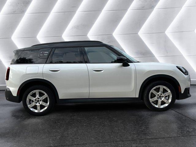 Photo of 2025 White Metallic MINI Countryman