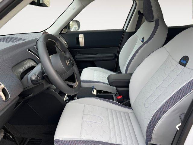 Photo of 2025 White Metallic MINI Countryman