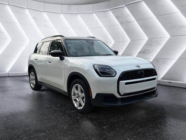 Photo of 2025 White Metallic MINI Countryman