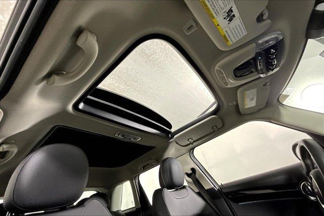 Photo of 2023 White Silver MINI Hardtop