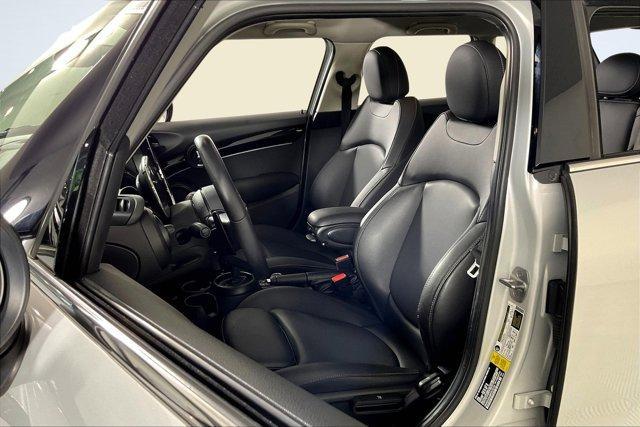Photo of 2023 White Silver MINI Hardtop