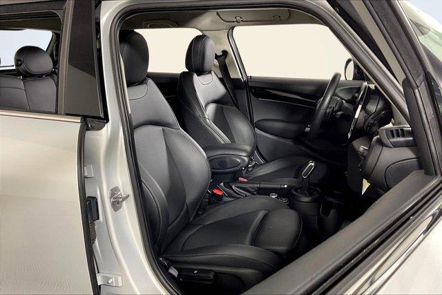 Photo of 2023 White Silver MINI Hardtop