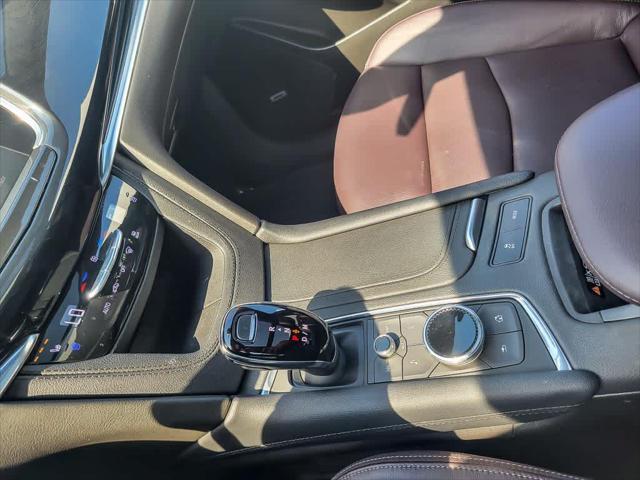 Photo of 2022 Crystal White Tricoat Cadillac XT6