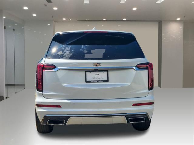Photo of 2022 Crystal White Tricoat Cadillac XT6