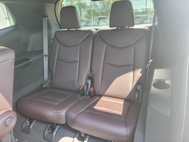Photo of 2022 Crystal White Tricoat Cadillac XT6