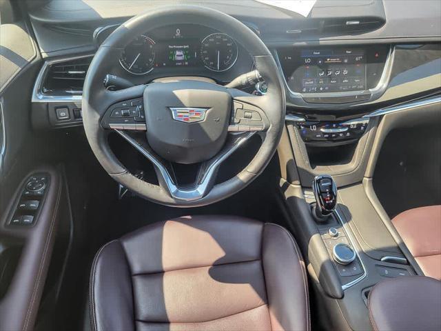 Photo of 2022 Crystal White Tricoat Cadillac XT6