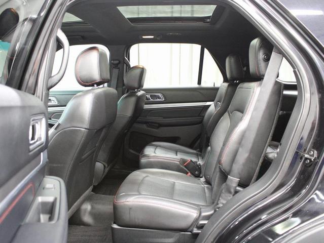 Photo of 2017 Shadow Black Ford Explorer