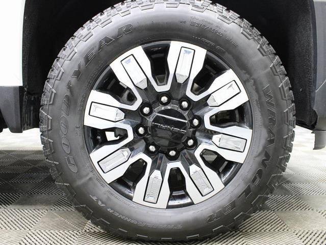 Photo of 2024 Summit White GMC Sierra 2500