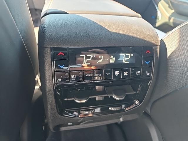 Photo of 2023 Baltic Gray Metallic Clearcoat Jeep Grand Cherokee L
