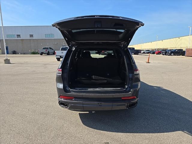 Photo of 2023 Baltic Gray Metallic Clearcoat Jeep Grand Cherokee L