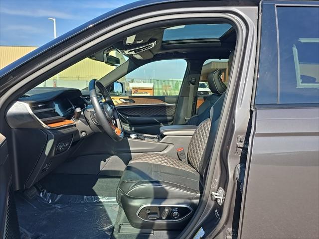 Photo of 2023 Baltic Gray Metallic Clearcoat Jeep Grand Cherokee L