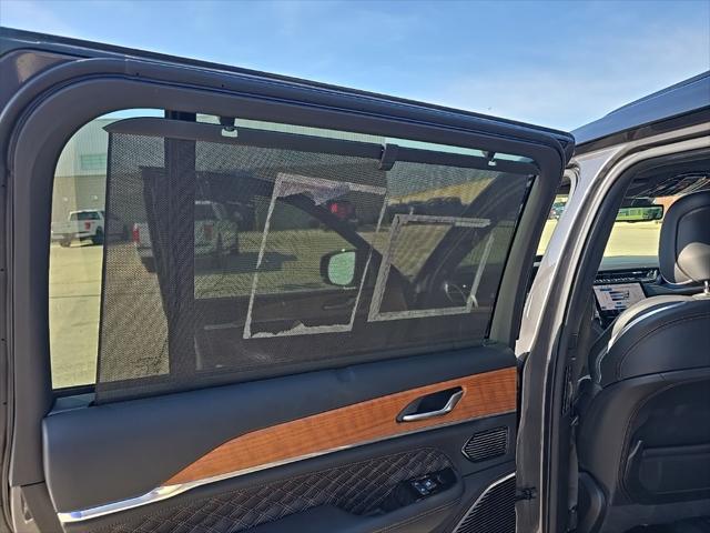Photo of 2023 Baltic Gray Metallic Clearcoat Jeep Grand Cherokee L