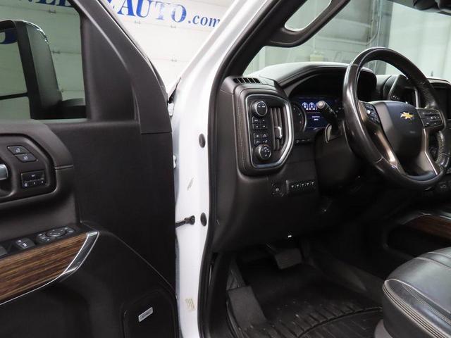 Photo of 2022 Iridescent Pearl Tricoat Chevrolet Silverado 3500