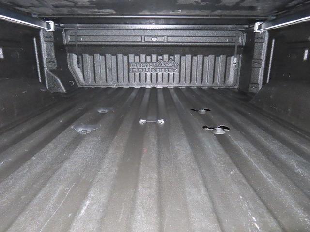 Photo of 2022 Iridescent Pearl Tricoat Chevrolet Silverado 3500