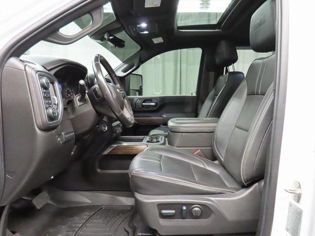 Photo of 2022 Iridescent Pearl Tricoat Chevrolet Silverado 3500