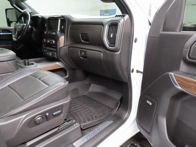 Photo of 2022 Iridescent Pearl Tricoat Chevrolet Silverado 3500