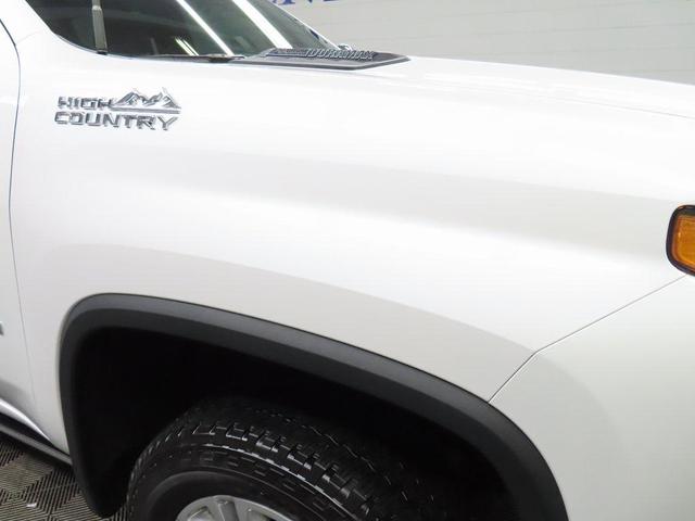 Photo of 2022 Iridescent Pearl Tricoat Chevrolet Silverado 3500