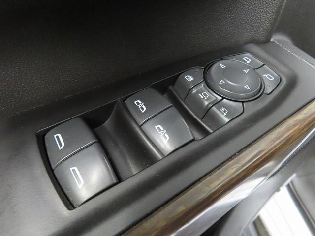 Photo of 2022 Iridescent Pearl Tricoat Chevrolet Silverado 3500